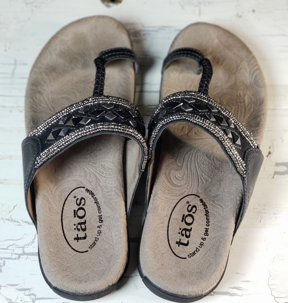 Taos 'Genie' Leather Toe Loop Sandals w/ Metal Studs in Black - Women's size 7 - Picture 4 of 14